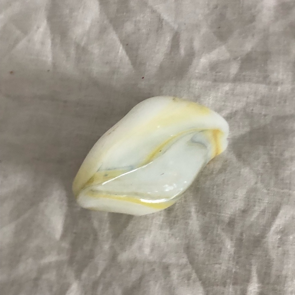 Unique Slag Glass Shell Decor - Picture 3 of 7